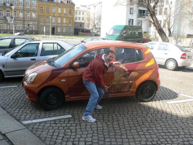 Its the Garfield car!  :-)