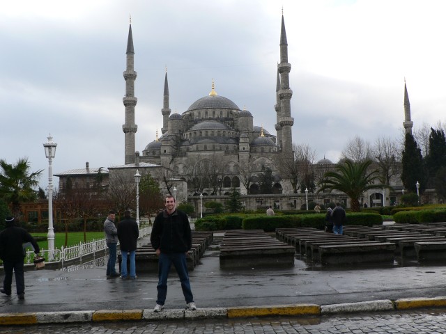 It was completed in 1616, built to rival the adjacent Haghia Sophia church.