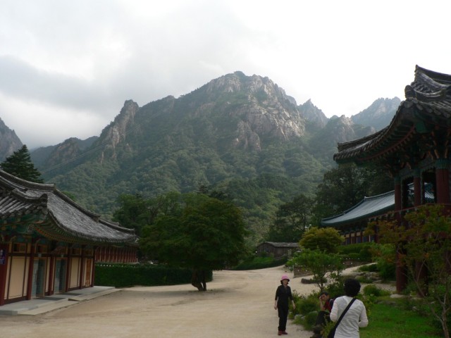 A little further down the road there were some Buddhist temples with a stunning backdrop.