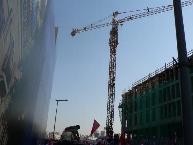 The general feeling among the crowd was positive - they were there to show their support for a united and strong Lebanon, despite the destructive efforts of the few.  These gentlemen thought it was a good idea to watch the show from a crane.  I think I disagree.  :-)