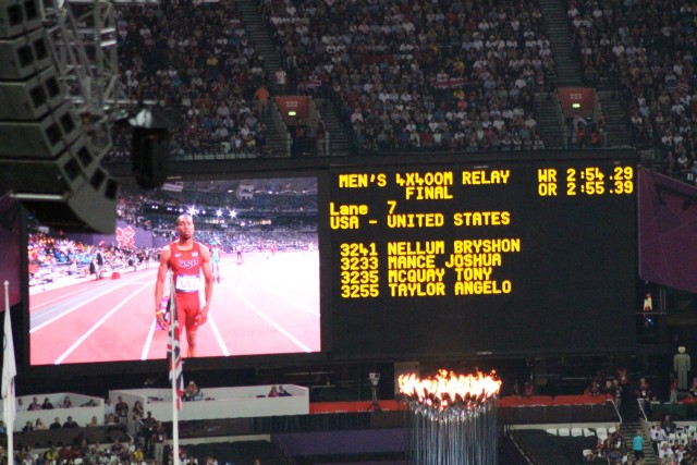 The final event of the night was the mens 4x400.