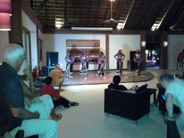 One evening we went to see a Maldivian traditional dance together.