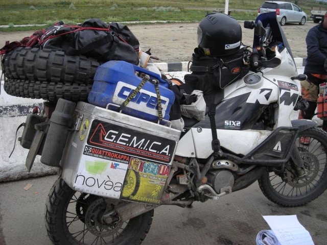 At the border we once again ran into the two Italian motorcyclists and also happened to meet a third Italian motorcyclist who had been all over the world with his bike.