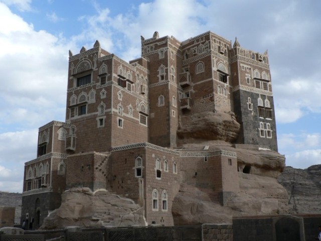 The view of Dar al-Hajar from the back.